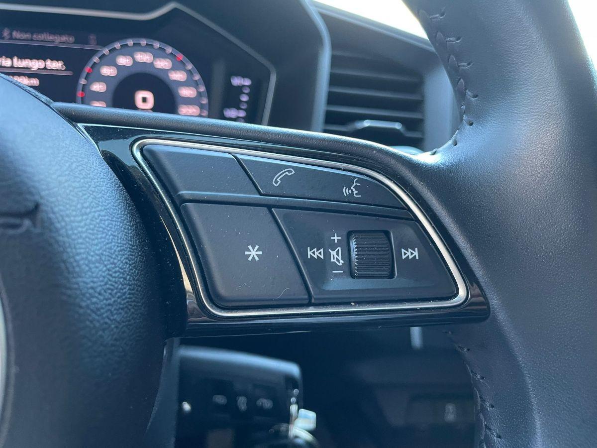 AUDI A1 SPTB IDENTITY CONTRAST 25TFSI 95cv
