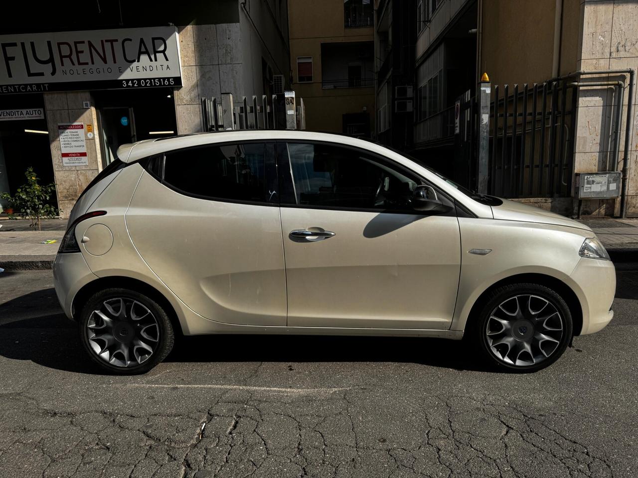 Lancia Ypsilon 1.3 MJT 16V 95 CV TETTUCCIO APRIBILE