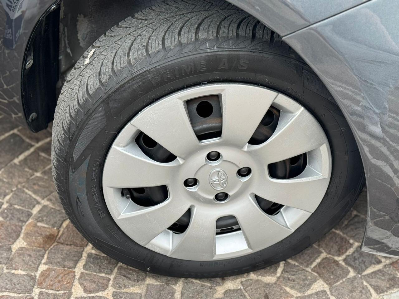 Toyota Yaris 1.0 5 porte Sol