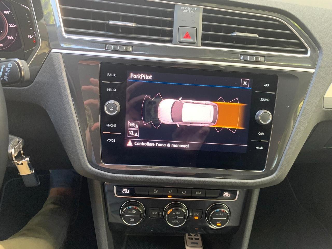 Volkswagen Tiguan 2.0 TDI SCR DSG Sport BlueMotion Technology R-LINE