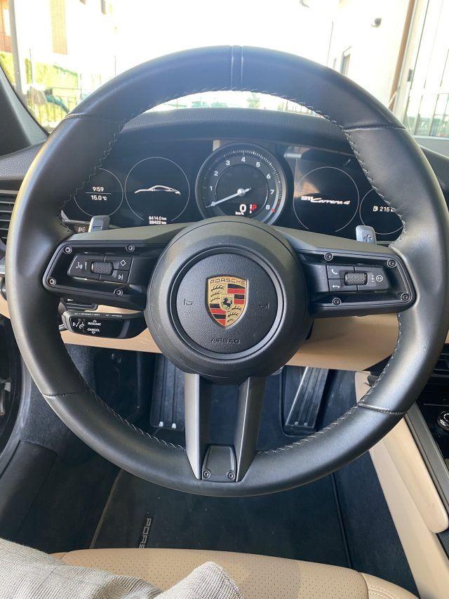 PORSCHE 911 Carrera 4