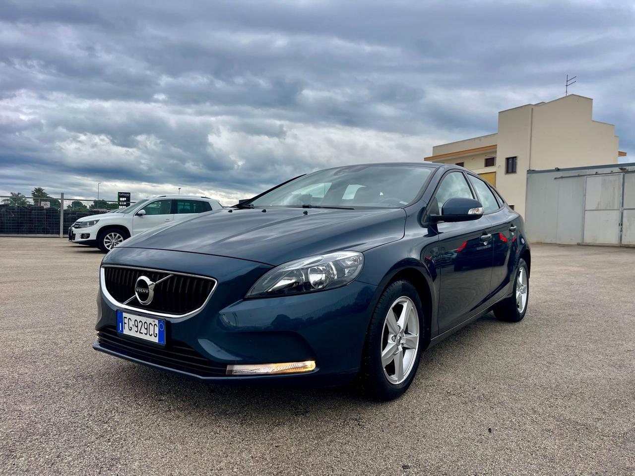 VOLVO V40 2.0D D2 120CV MANUALE FULL NAVI MY16