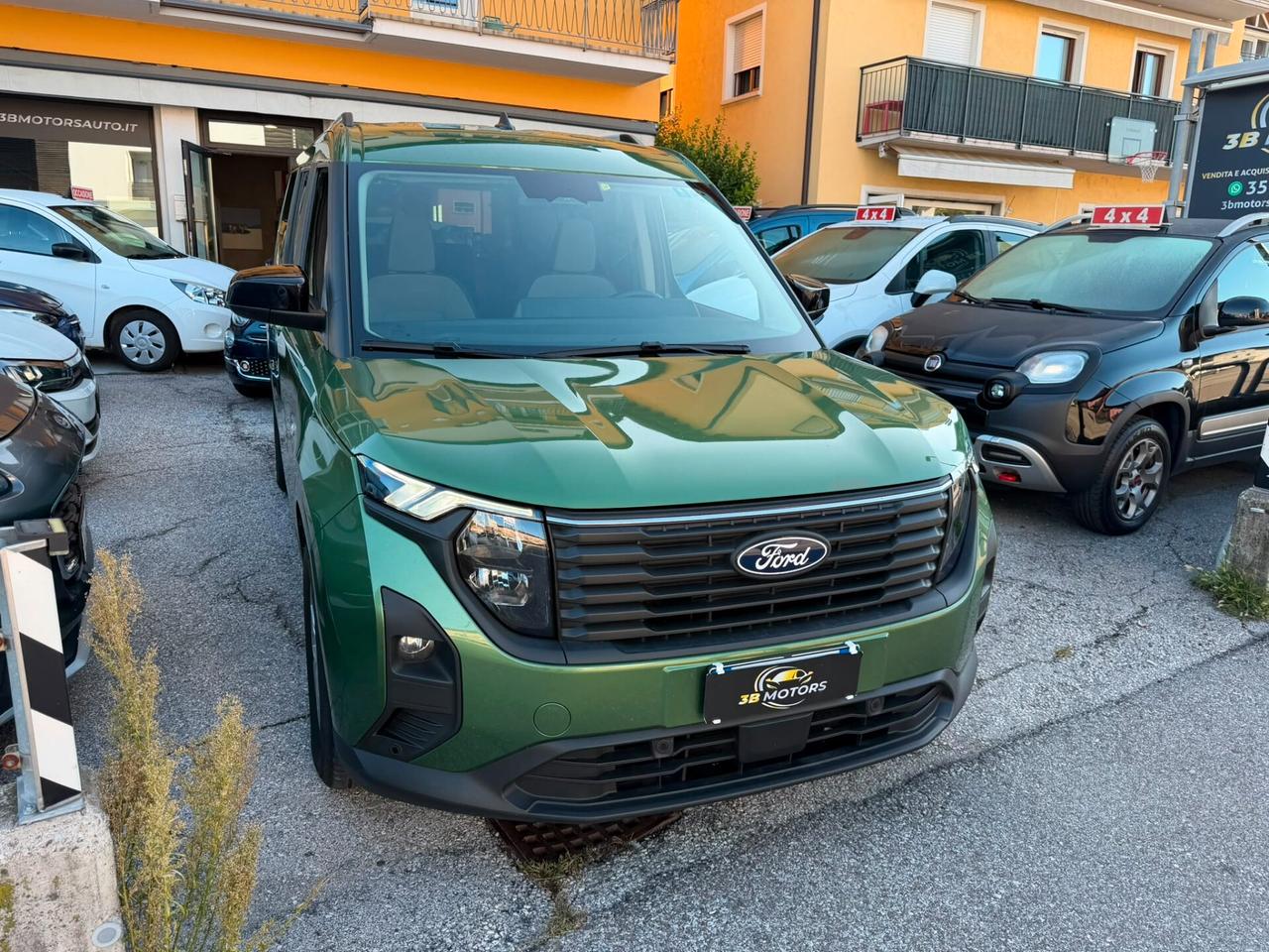 Ford Tourneo Courier 1.0 EcoBoost Titanium