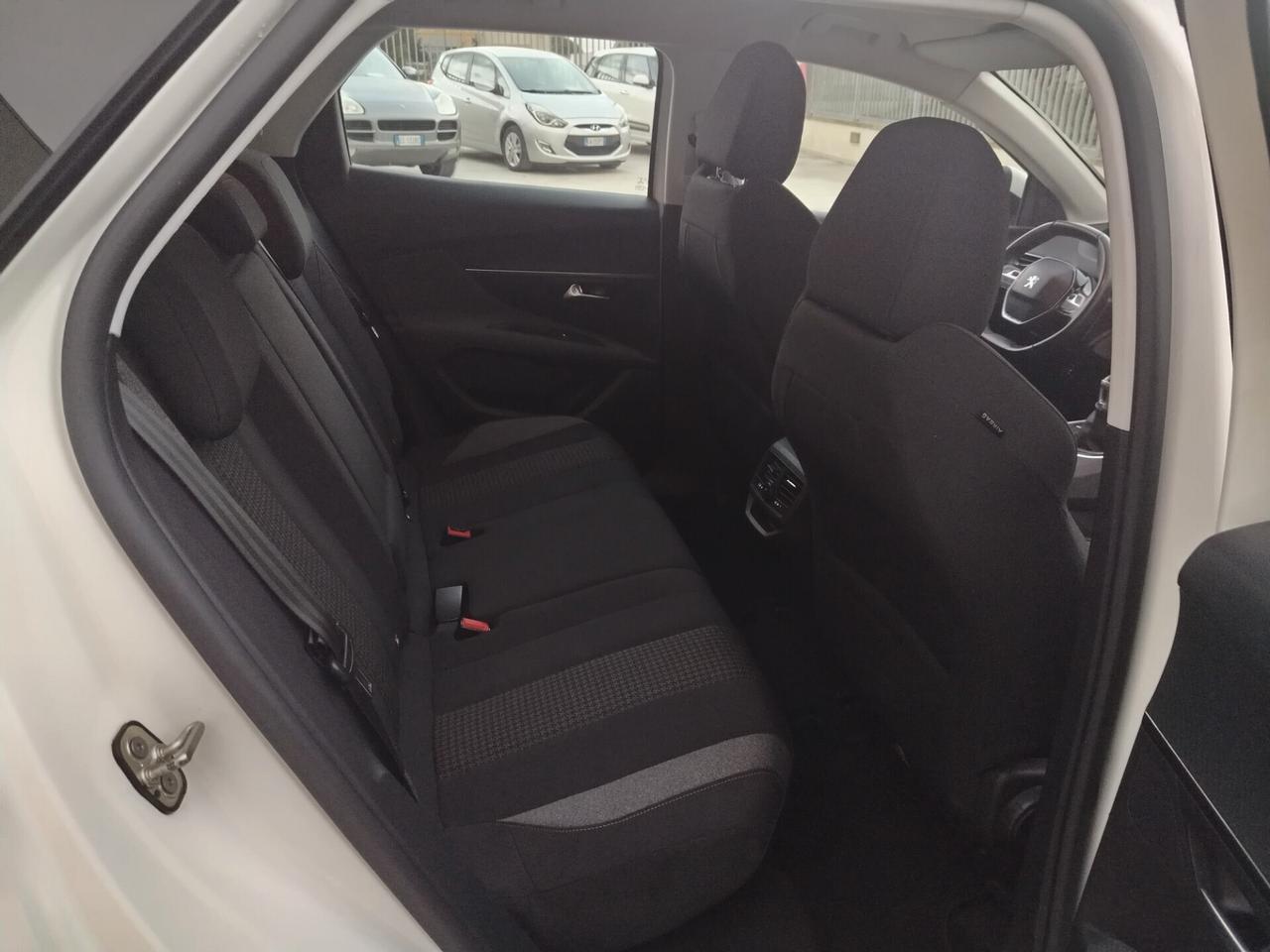 Peugeot 3008 BlueHDi 130 S&S Business