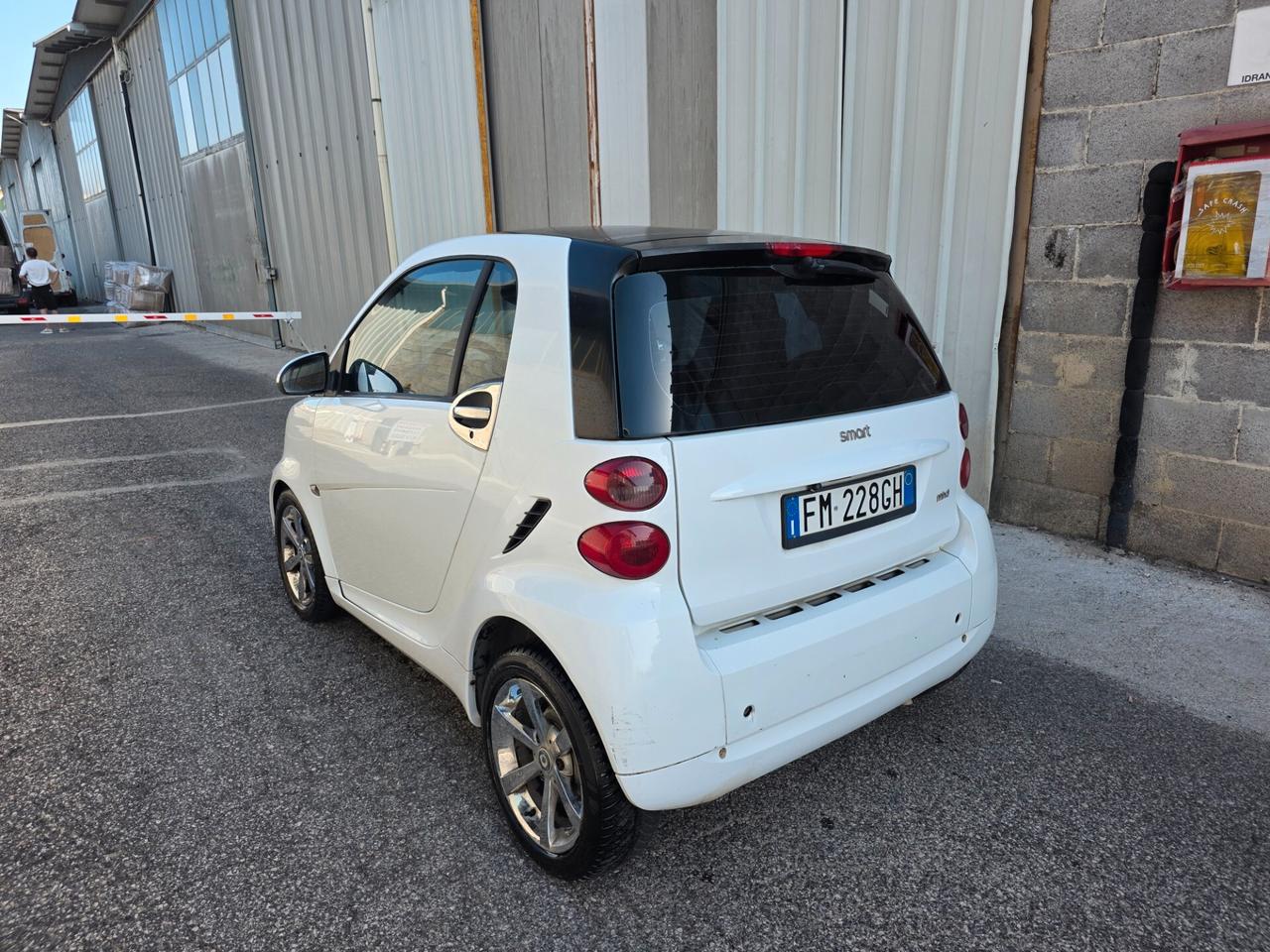 Smart ForTwo 1000 52 kW MHD coupé pure