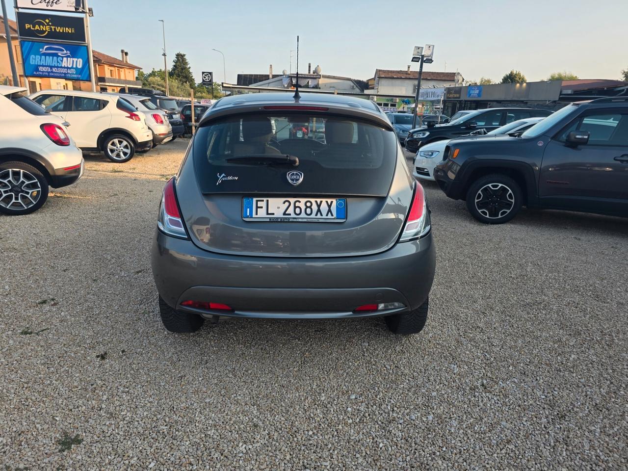 Lancia Ypsilon 1.2 69 CV 5 porte Silver