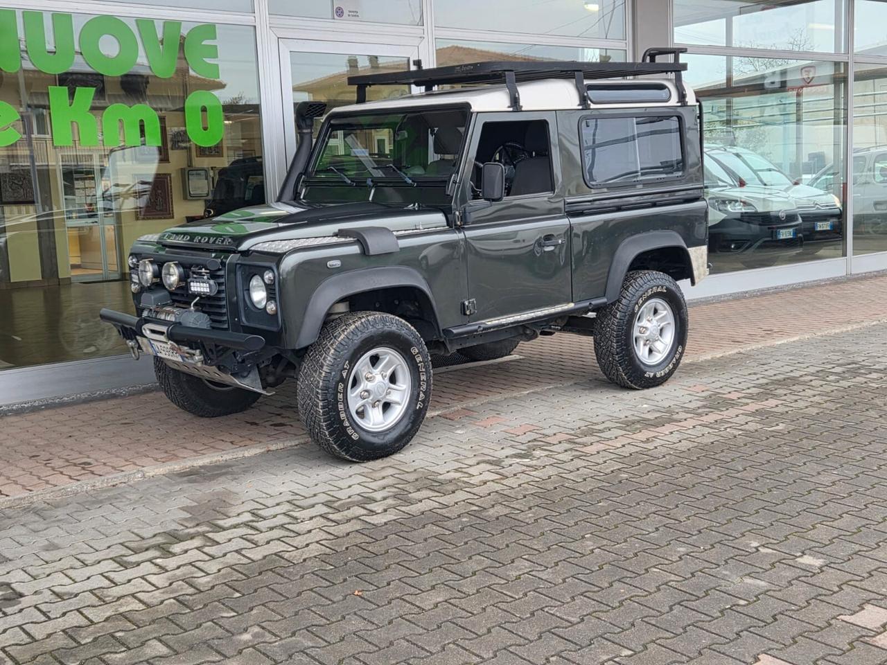 Land Rover Defender 90 2.4 TD4 Station Wagon E