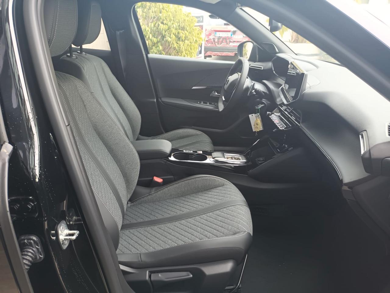 Peugeot 2008 Hybrid 1.2 Allure 145 CV e-DCS6