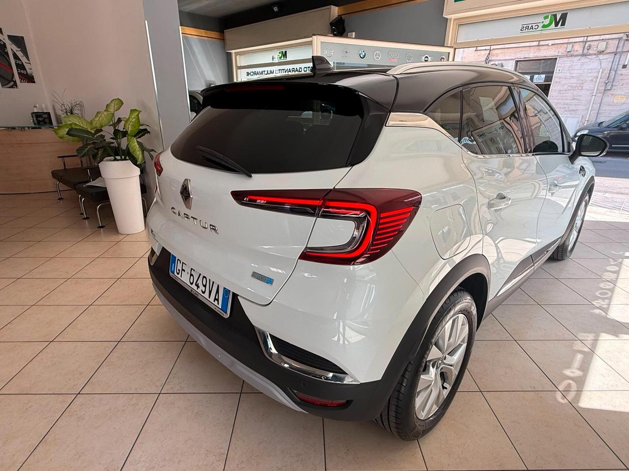 Renault Captur Plug-in Hybrid E-Tech 160 CV Initiale Paris