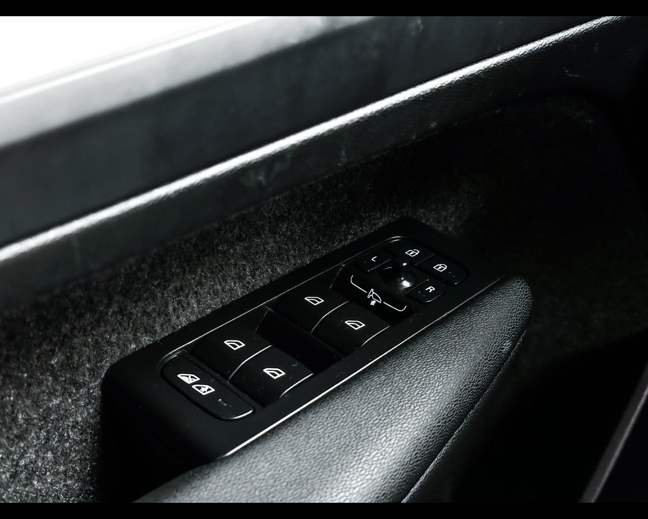 VOLVO XC40 (2017-->) - XC40 B3 automatico Core