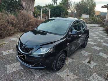 Lancia Ypsilon GOLD HYBRID 1.0 FIREFLY 70 CV S&S 6 MARCE CARPLAY