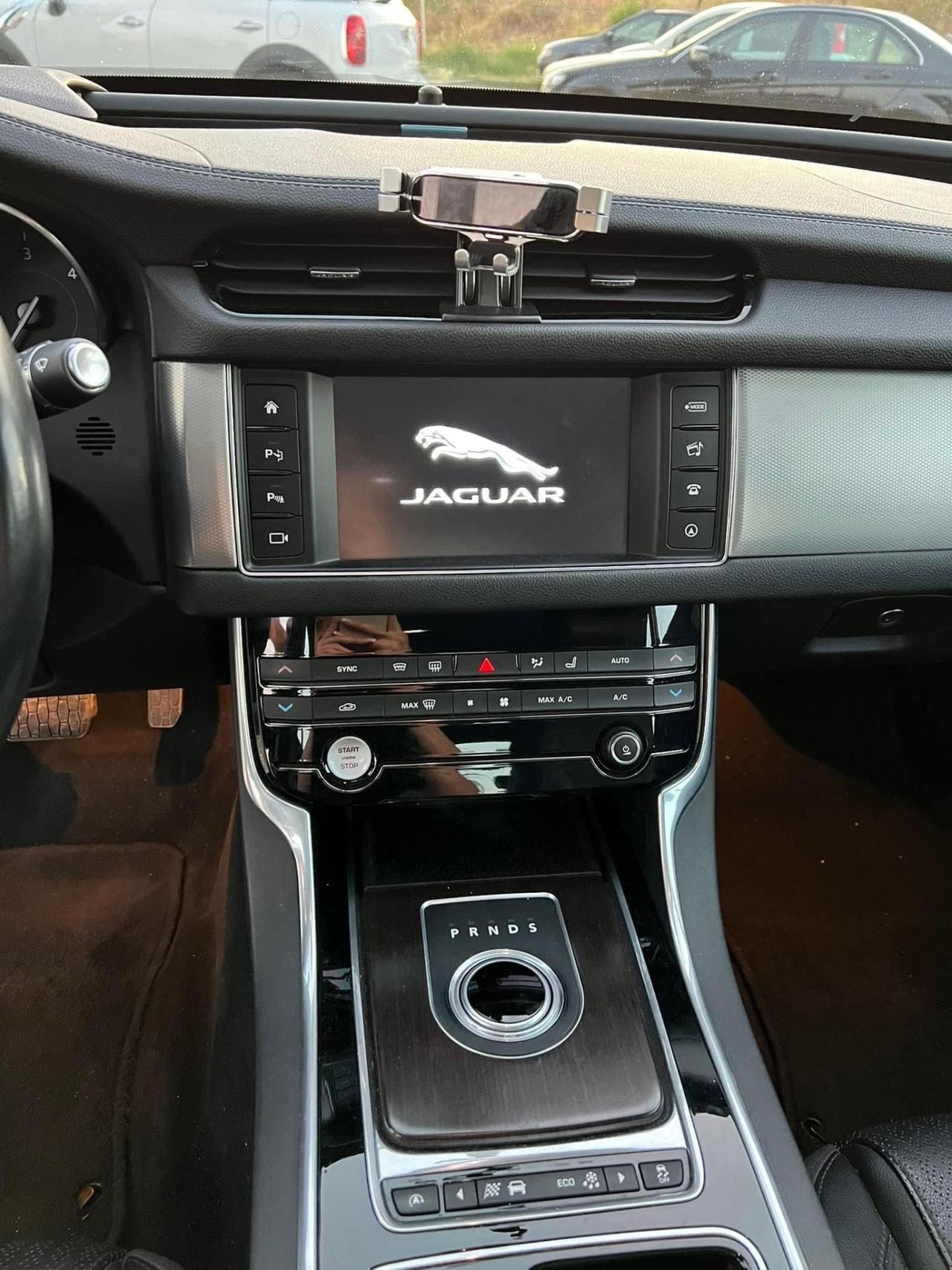 Jaguar XF 2.0 D 180 CV Prestige