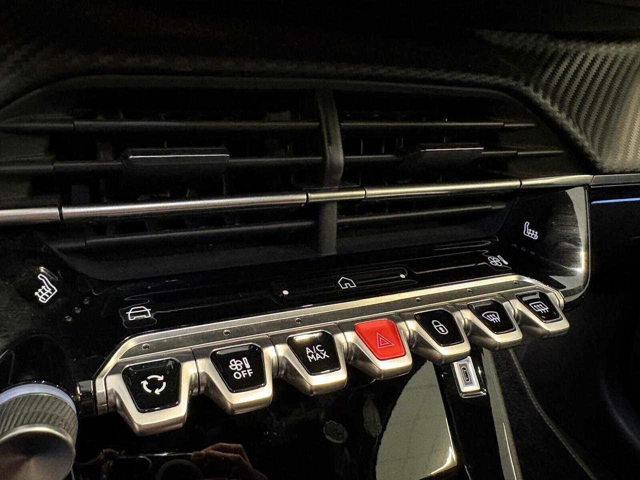 Peugeot 208 GT Hybrid 136 e-DCS6 SPOTICAR