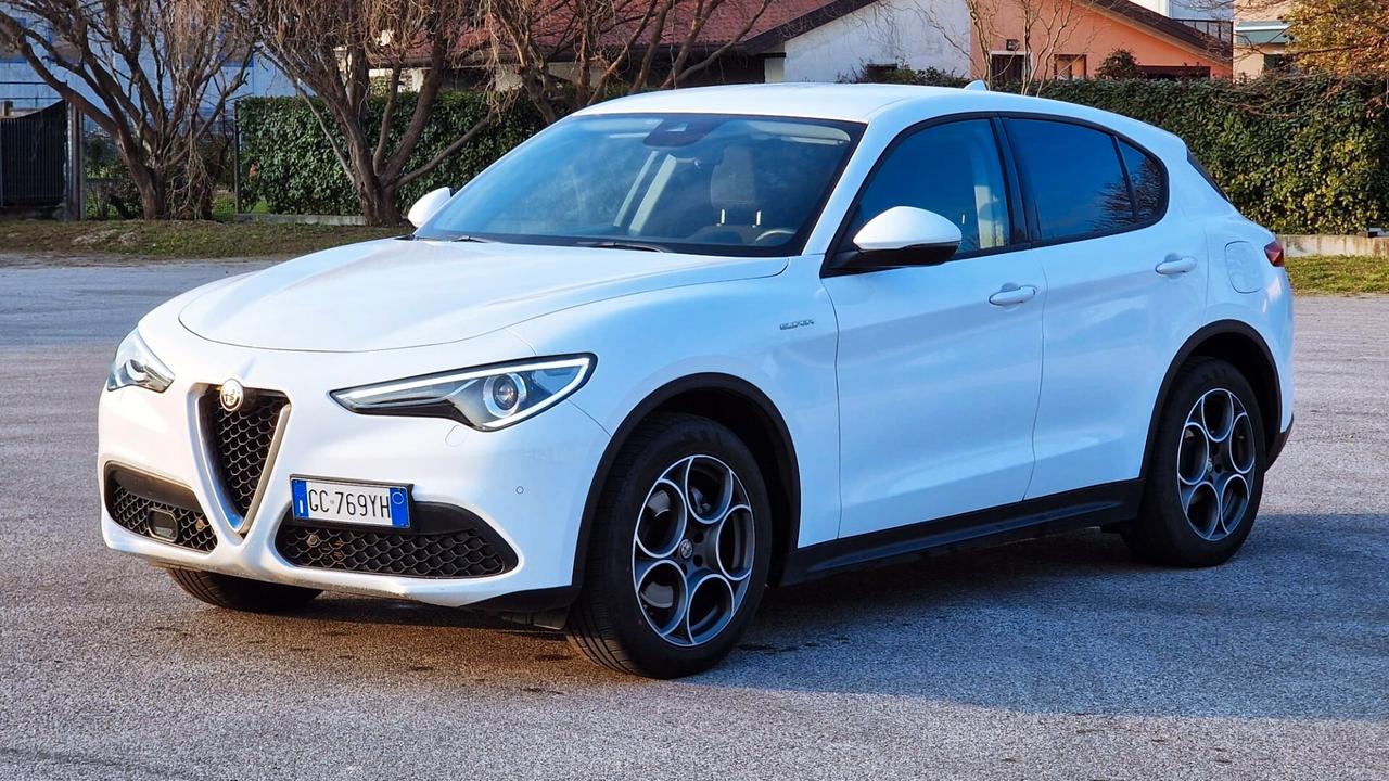 Alfa Romeo Stelvio 2.2 Turbodiesel 160 CV AT8 RWD Super