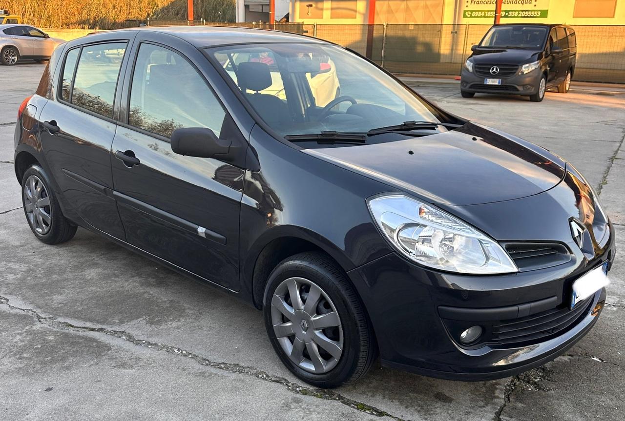 Renault Clio Storia 1.2 5 porte Dynamique LUXE Uniprop