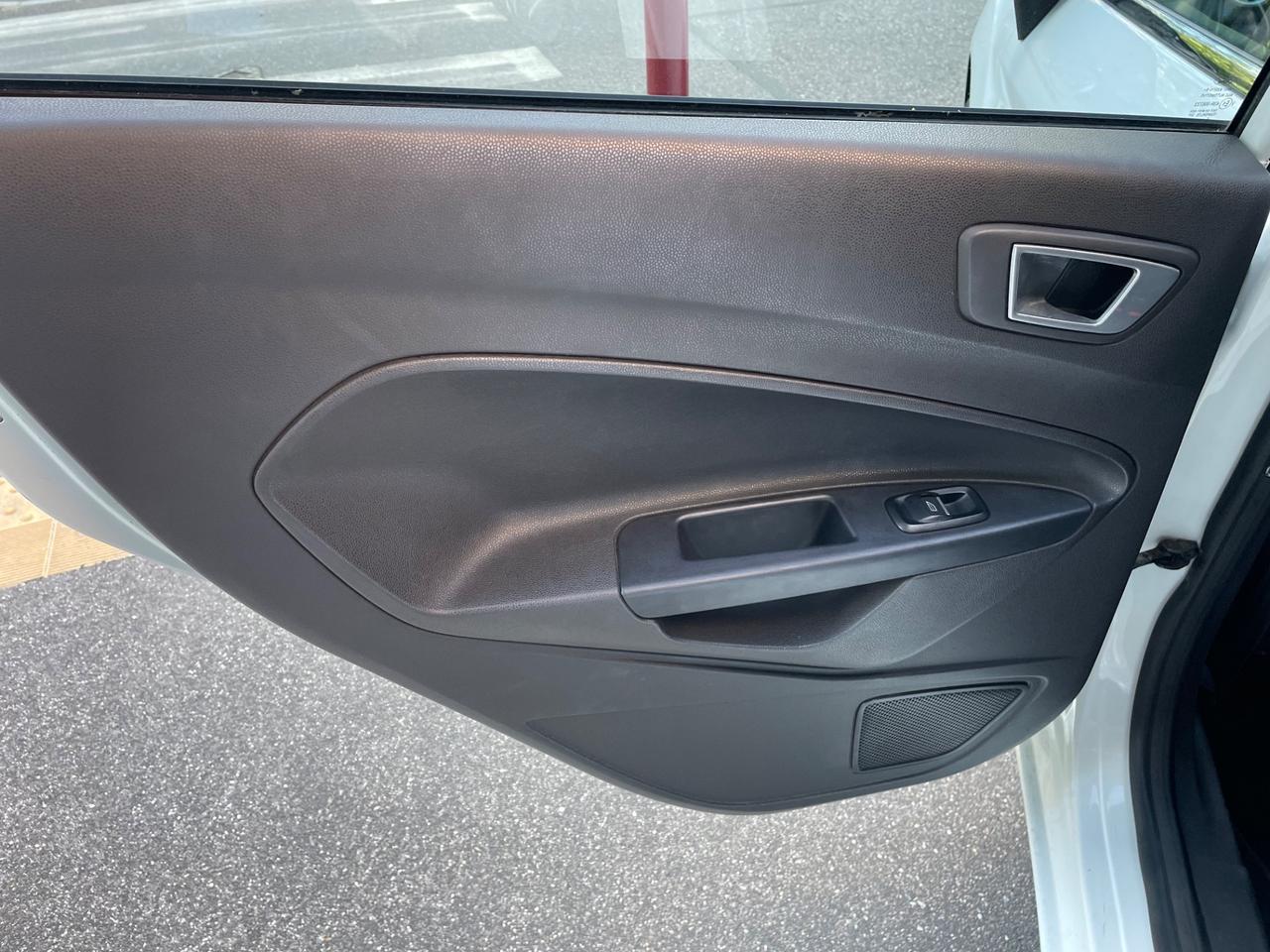 Ford Fiesta 1.4 5p. Bz.- GPL Titanium/1PROP/GARANZIA