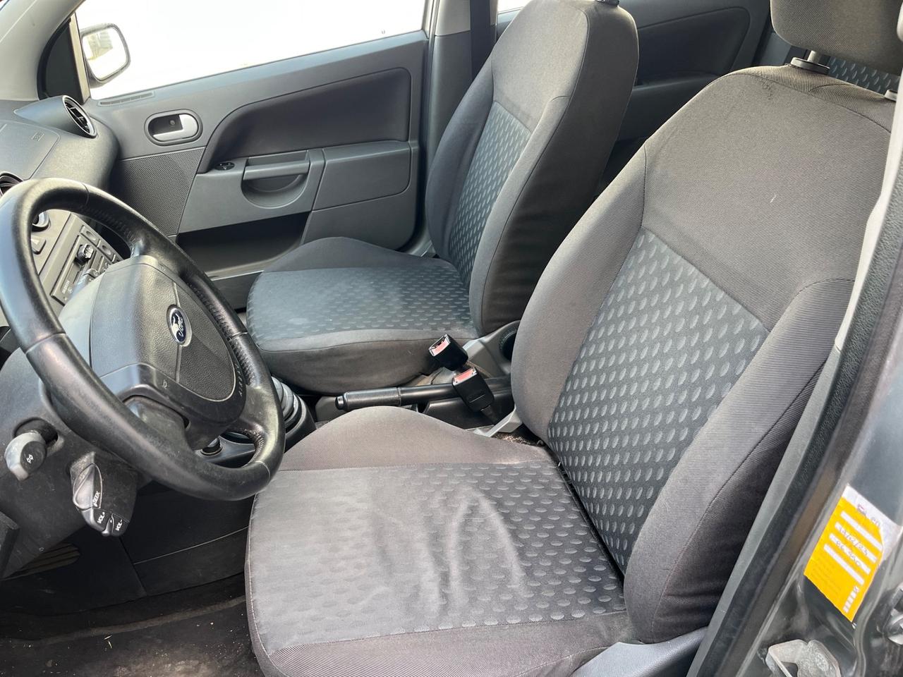 Ford Fiesta 1.4 16V 5p. Ghia