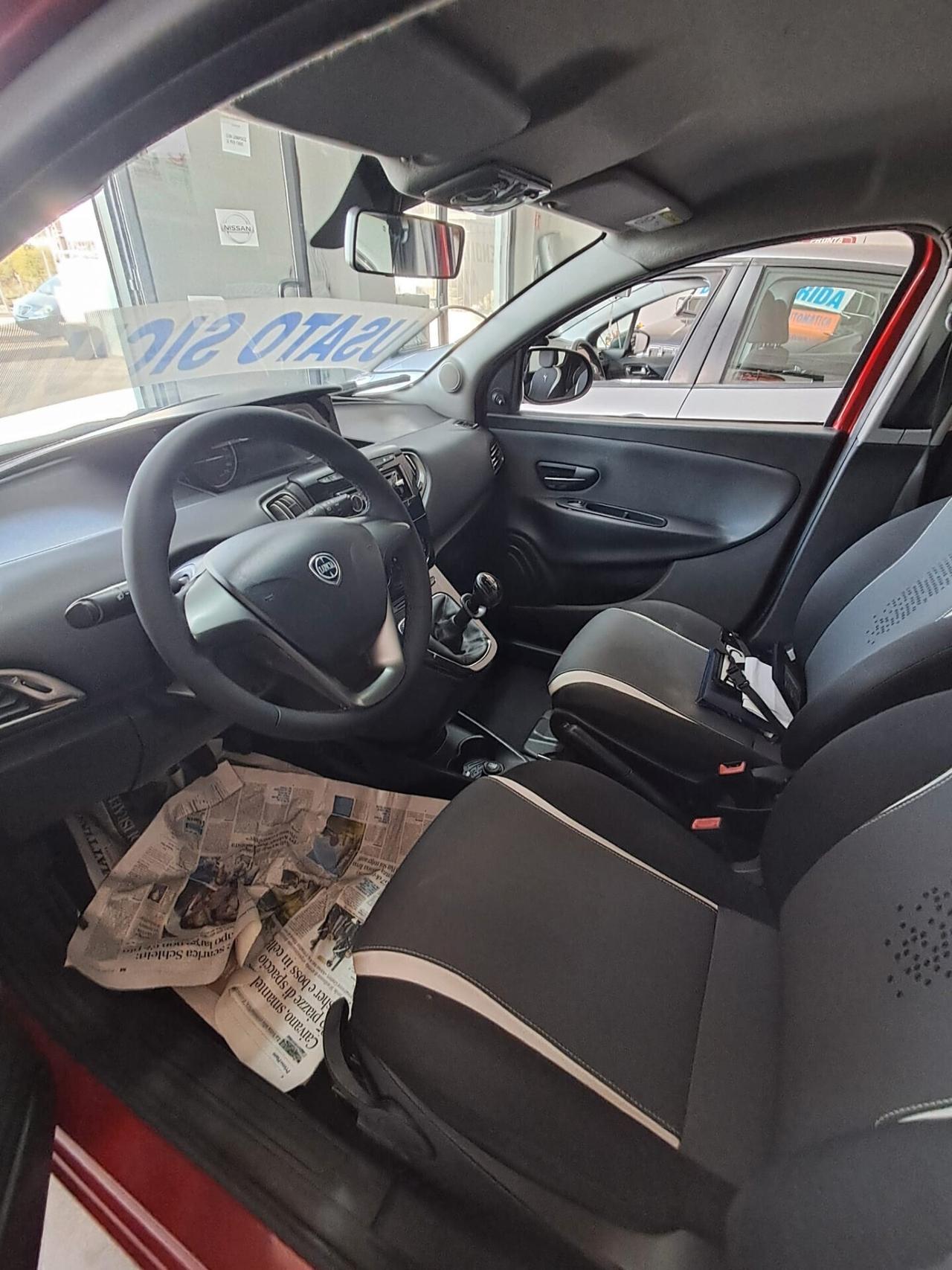 Lancia Ypsilon 1.2 69 CV 5 porte Gold