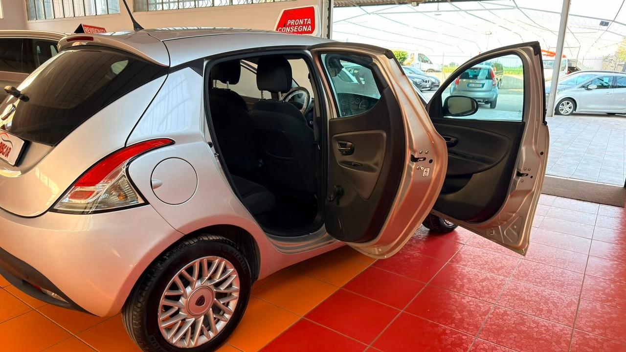 Lancia Ypsilon 1.2 69 CV 5 porte S&S Gold