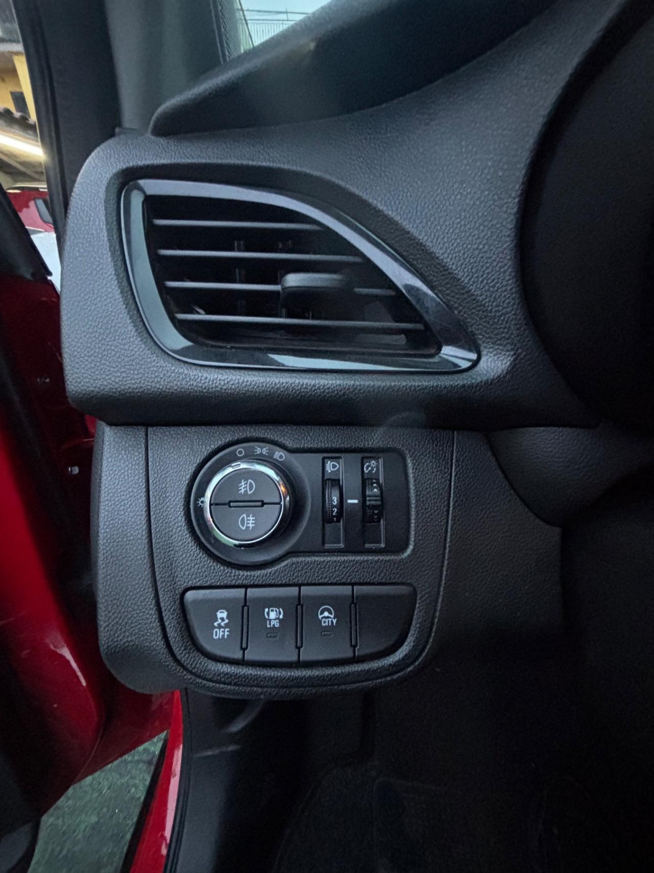 Opel Karl Rocks 1.0 73 CV GPL