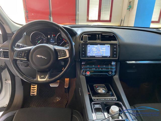 Jaguar F-Pace 2.0d 180 CV AWD Aut. R-Sport – IN ARRIVO –
