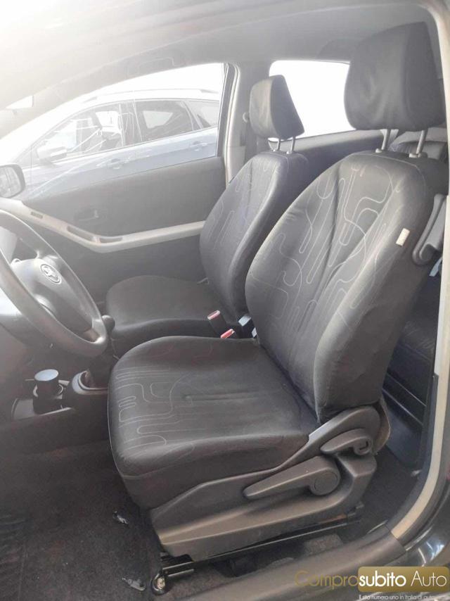 TOYOTA Yaris 1.0 3 porte Sol (Garanzia 12 Mesi)