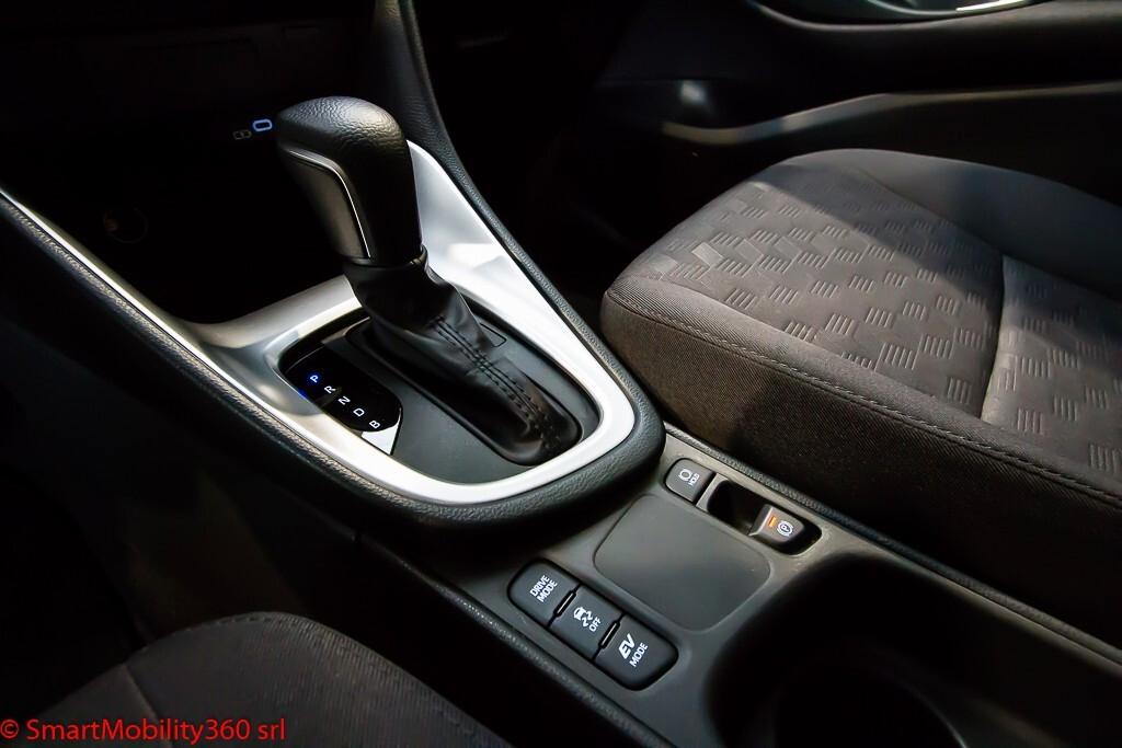 Toyota Yaris 1.5 Hybrid Active E-CVT Business Pack - Ok neopatentati!!!
