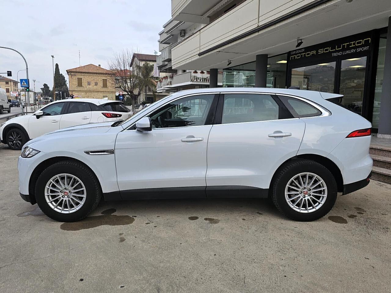 Jaguar F-Pace 2.0 D 180 CV AWD aut. Pure - Superprezzo!