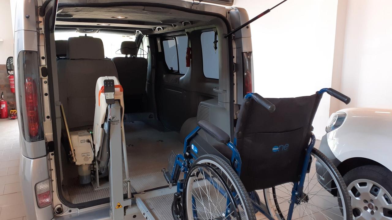 Opel Vivaro trasporto disabili pedana Focaccia