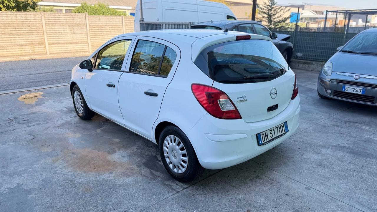 Opel Corsa 1.2 5 porte Cosmo