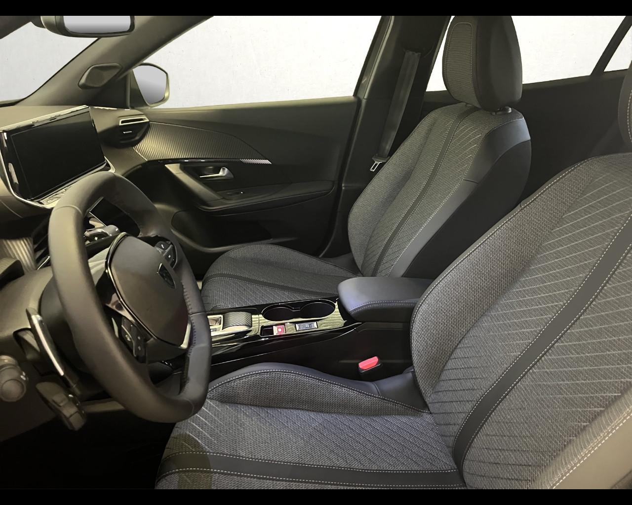 PEUGEOT 2008 Allure Hybrid 145 e-DCS6