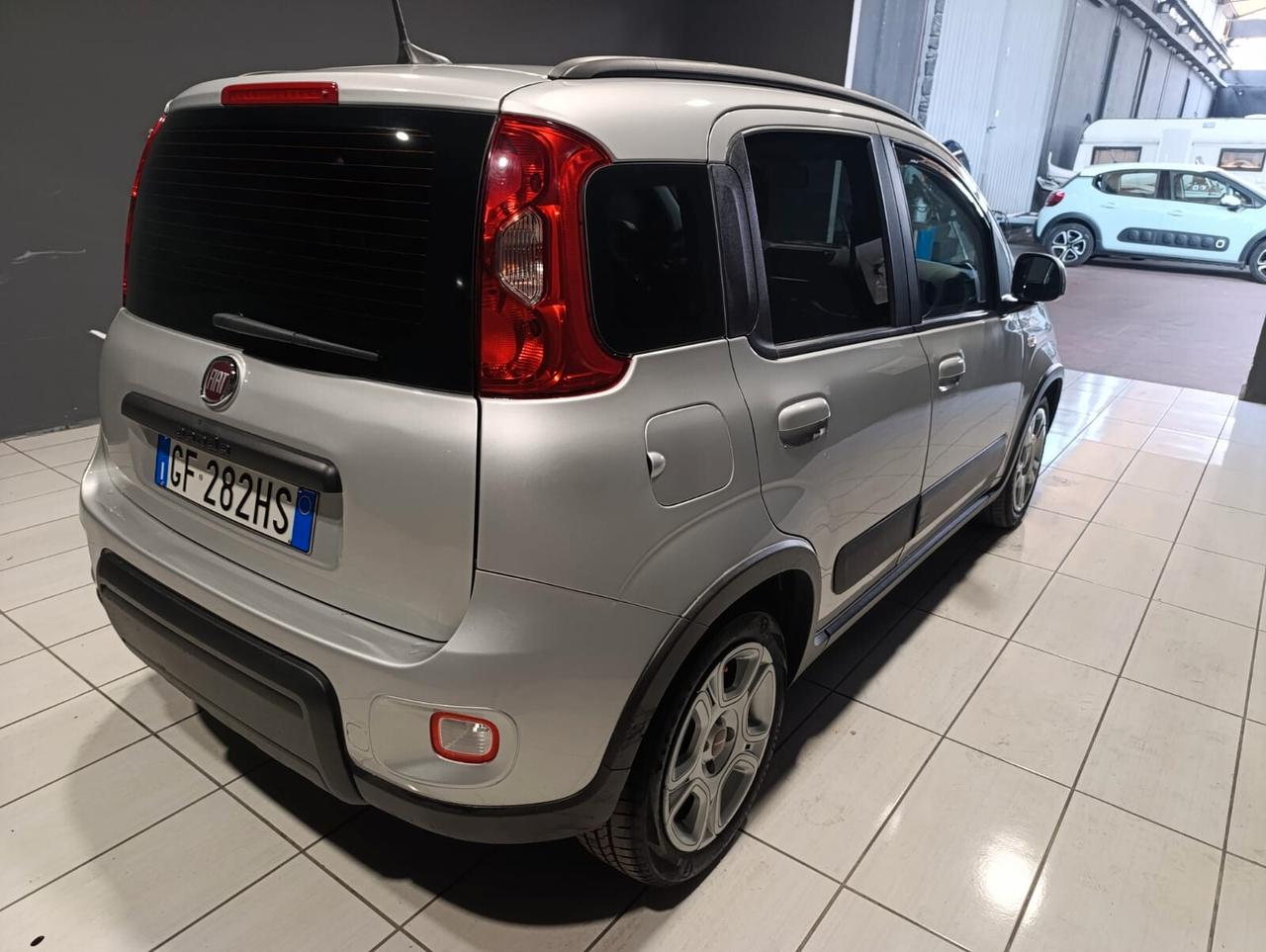 Fiat Panda CROSS HYBRID del 2021 - 90.000 km -