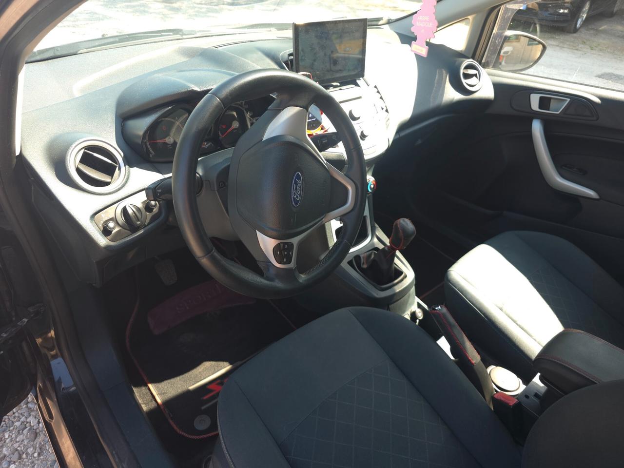 Ford Fiesta 1.4 TDCi 70CV 5 porte Titanium