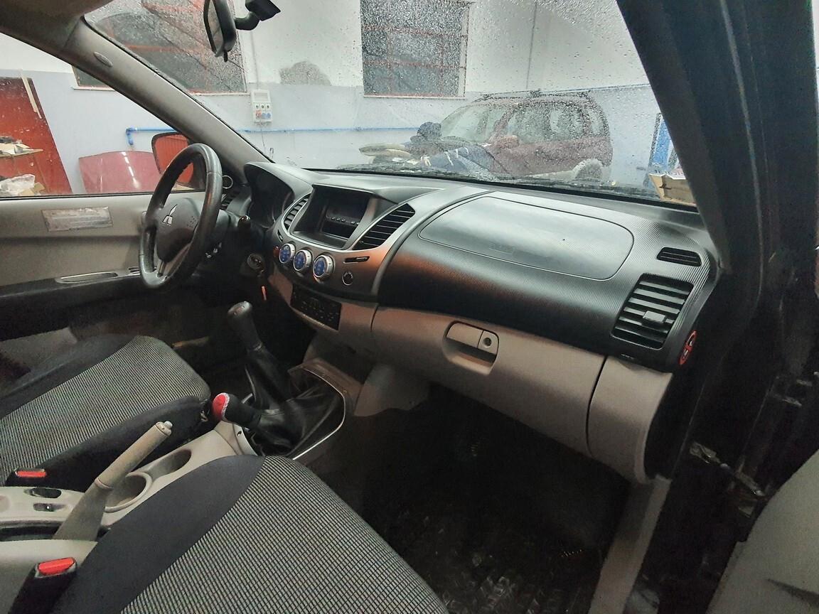 Mitsubishi L200 2.5 DID 178CV Cab. Doppia Intense
