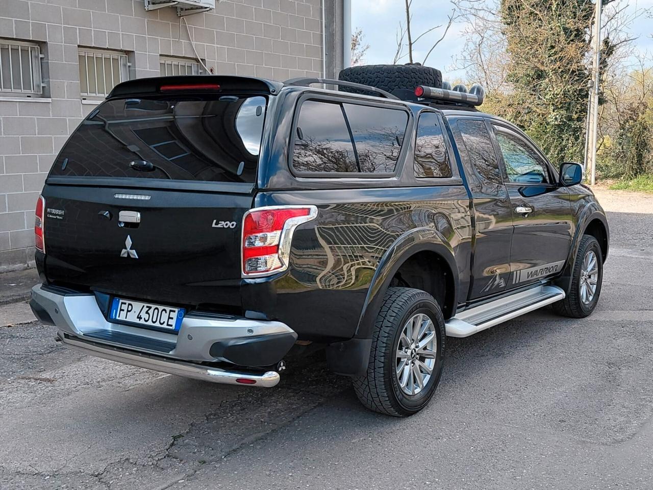 Mitsubishi L200 D.cab hard top 181cv UNICO PROP.