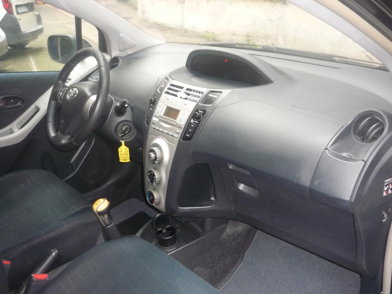 Toyota Yaris 1.0 5 porte Sol