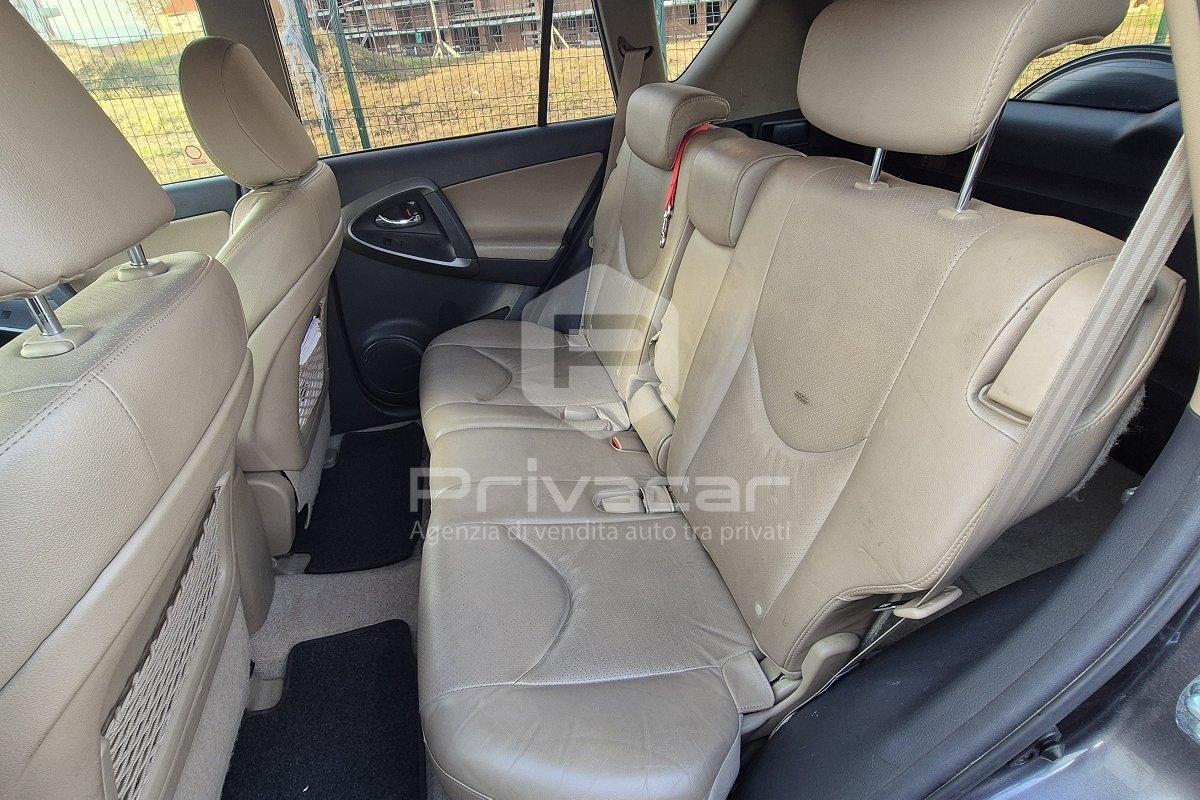 TOYOTA RAV4 2.2 D-4D 150 CV DPF Luxury