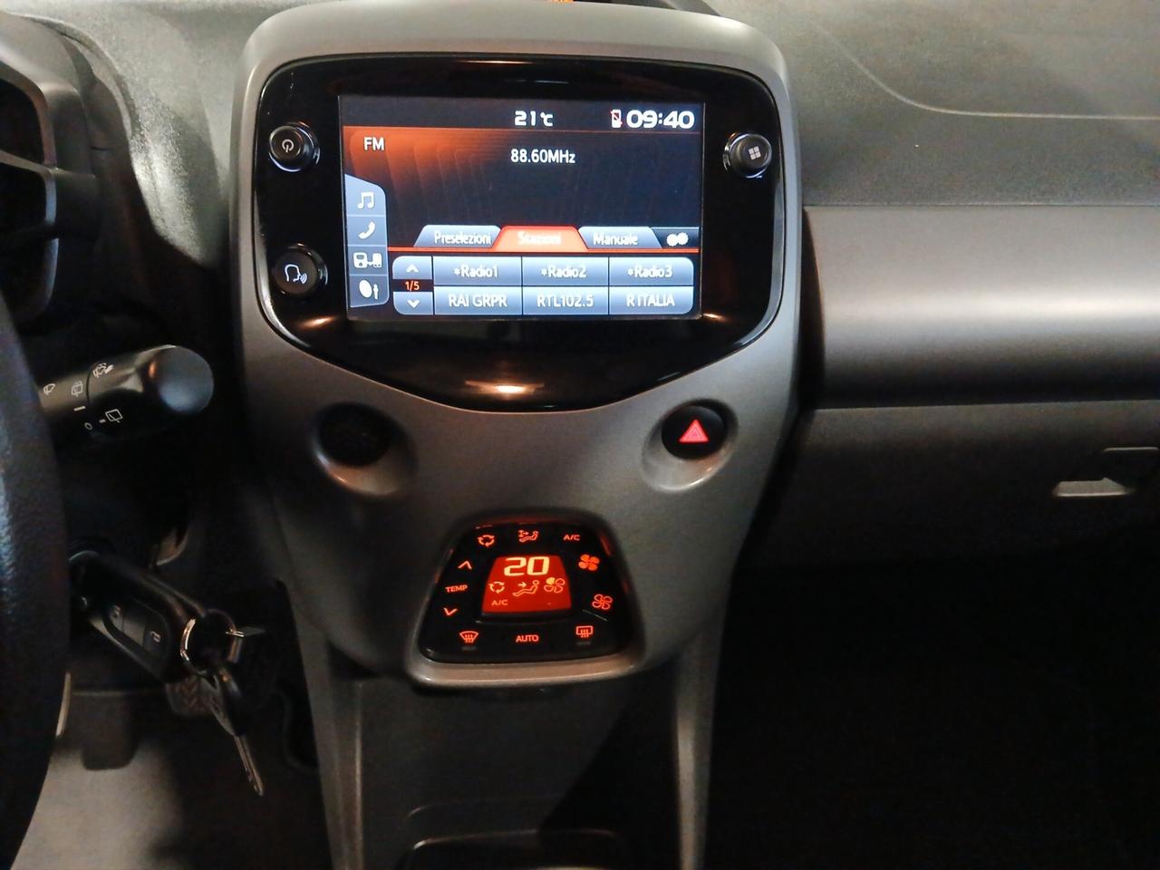 Toyota Aygo Connect 1.0 VVT-i 72 CV 5 porte x-play