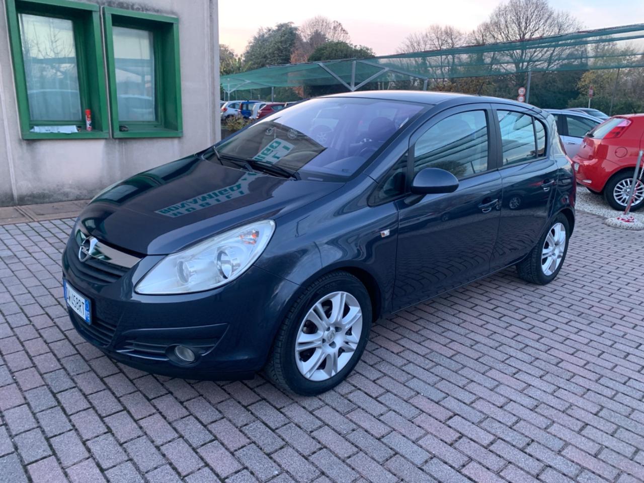 Opel Corsa 1.4 16V 5 porte Cosmo