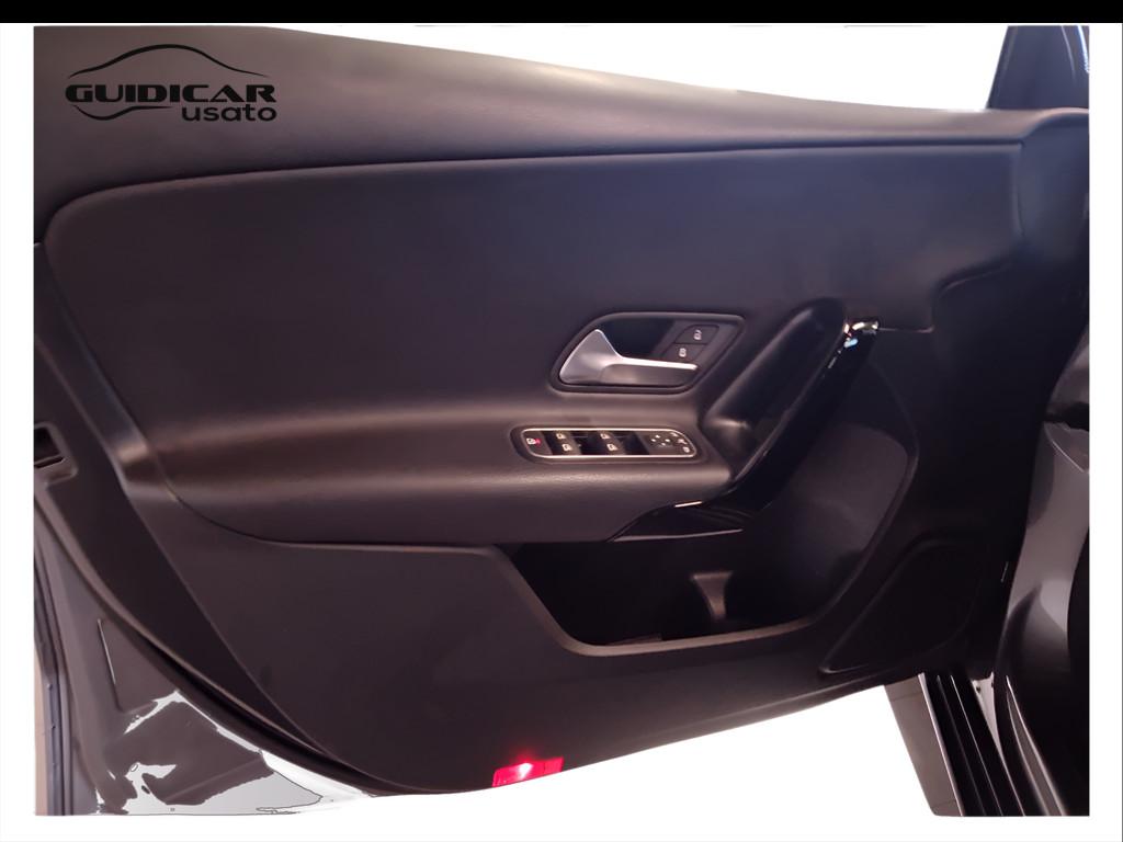 Mercedes-Benz Classe A - W177 2018 - A 180 d Sport auto