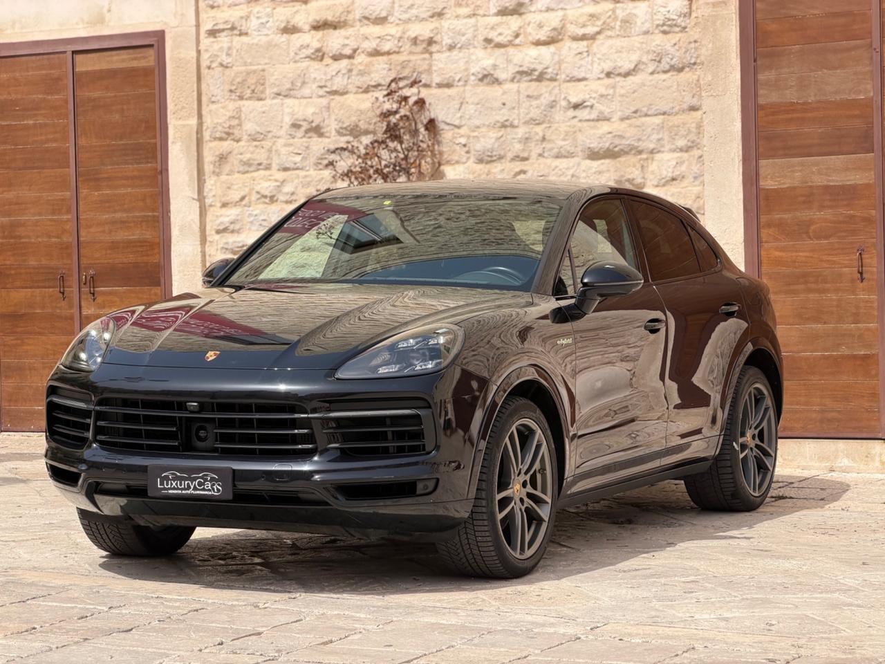 Porsche Cayenne COUPE 3.0 V6 462 CV E-HYBRID