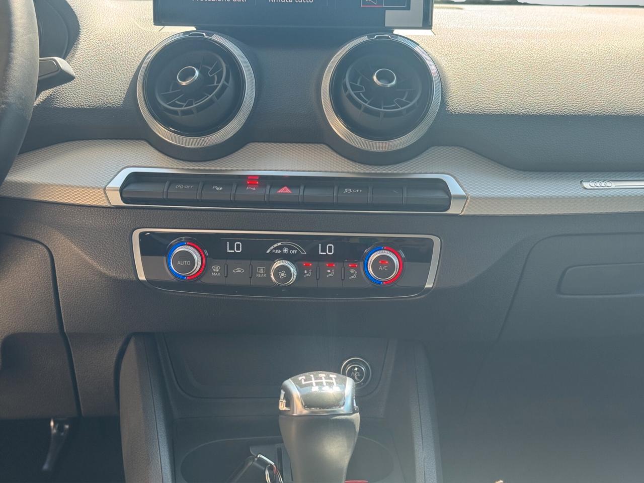 Audi Q2 30 TDI Identity Black