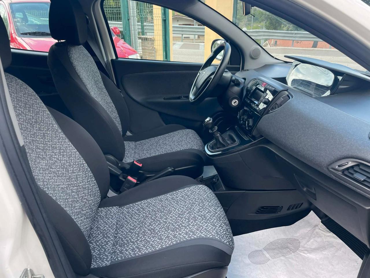 Lancia Ypsilon 1.2 69 CV 5 porte GPL Ecochic Silver