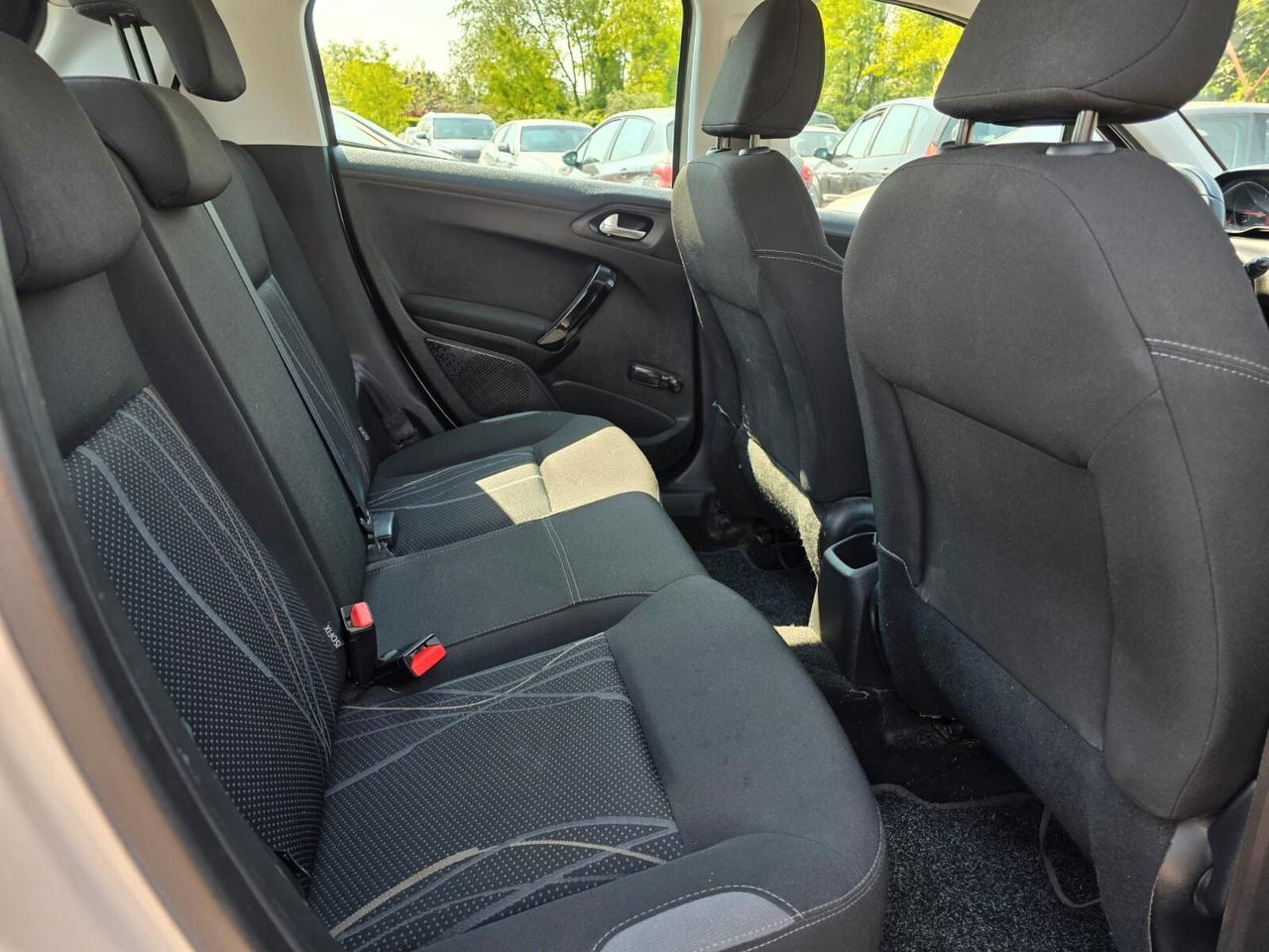 Peugeot 208 PureTech 82 5 porte Allure