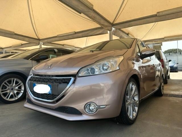 PEUGEOT 208 DIESEL FULL OPTIONAL NAVIGATORE...