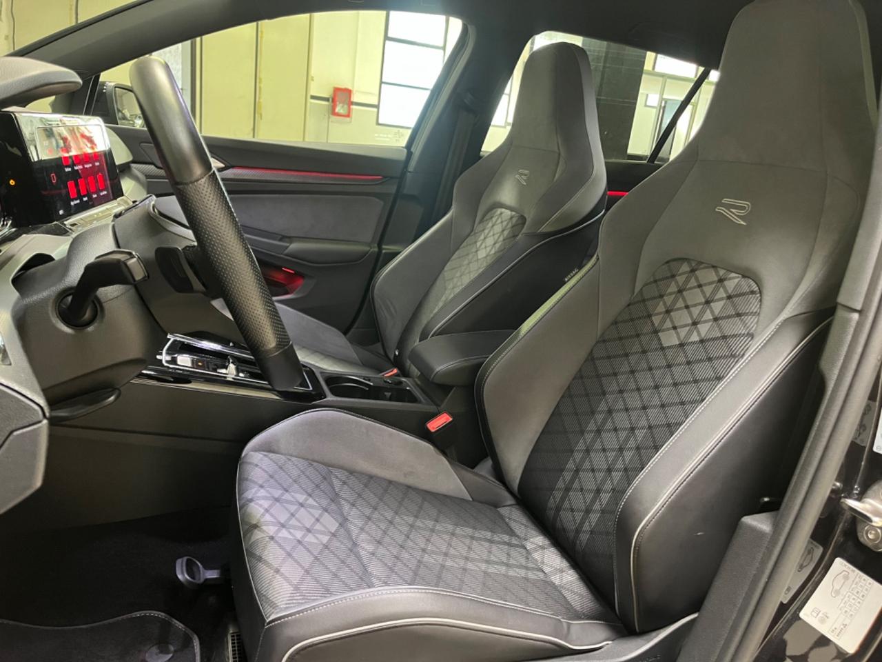 Volkswagen Golf 1.5 eTSI 150 CV EVO ACT DSG R-Line