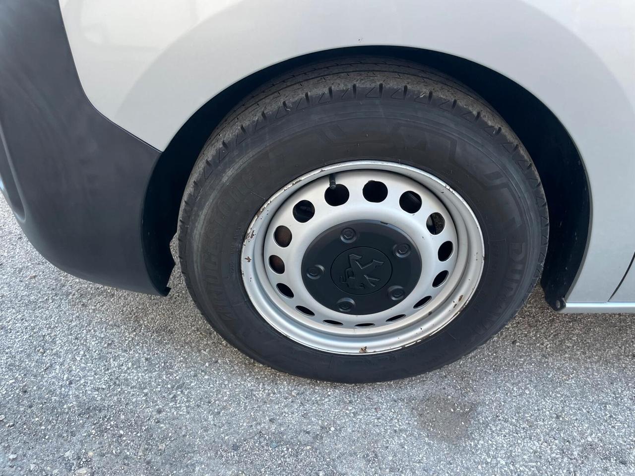 Peugeot Expert BlueHDi 115 S&S PL-TN Combi Standard 9 POSTI