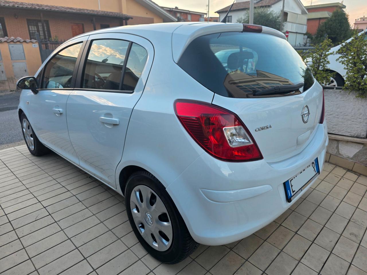 Opel Corsa 1.2 5 porte Elective
