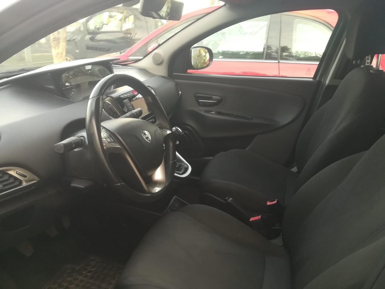 Lancia Ypsilon 1.2 69 CV 5 porte Gold