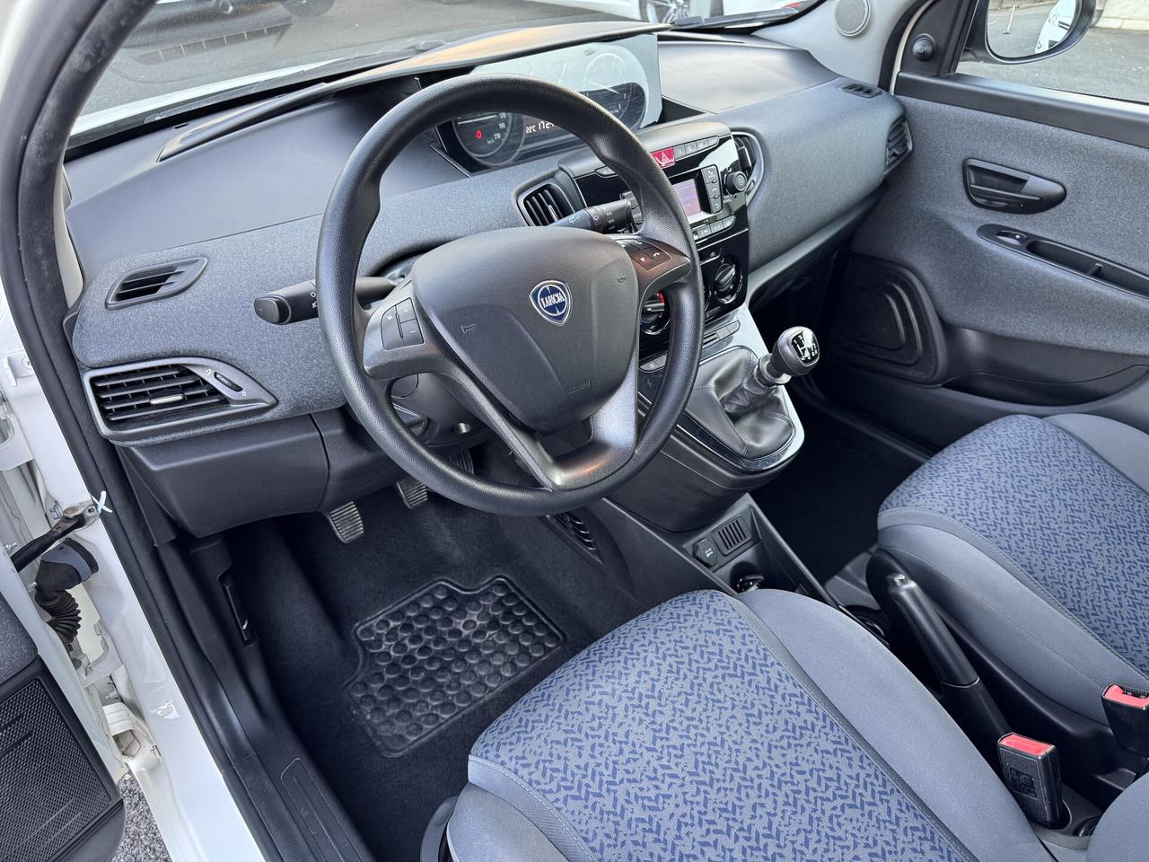 Lancia Ypsilon 1.0 FireFly 5 porte S&S Hybrid Ecochic Silver